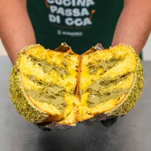 Corte del panettone extra relleno pistacho El Pistacchioso